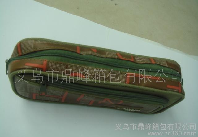 鼎峰箱包专业生产学生笔袋、卡通笔袋、欢迎来样订做